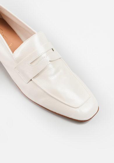 SITÓN - Pearled white leather loafers