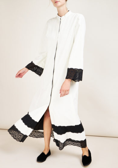 LORETTA CAPONI - White velvet coat with black lace details