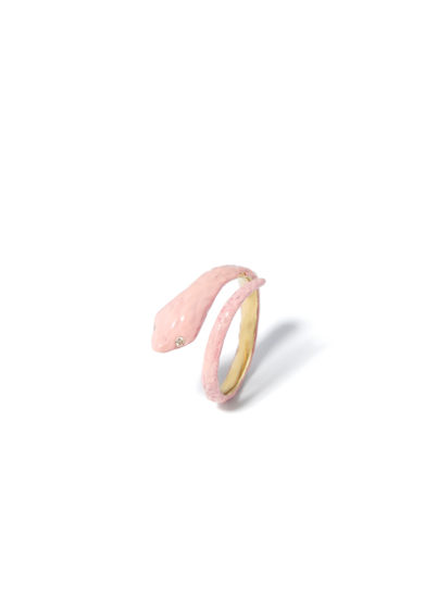 atelier molayem anello in oro giallo snake 18kt con occhi diamante e smalto rosa bimba