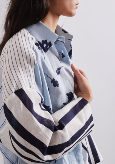 Susanna blu camicia artigianale a fiori e righe in mix di lino stampato