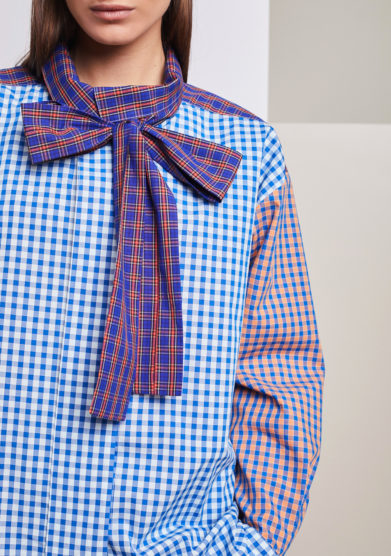 camicia artigianale in mix di cotoni a quadretti con fiocco susanna blu