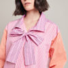 camicia artigianale in mix di cotoni Susanna blu a quadretti rosa con fiocco